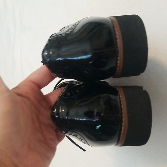 Earthies Classic Black Oxford Women's Shoes - Picture 4 of 8